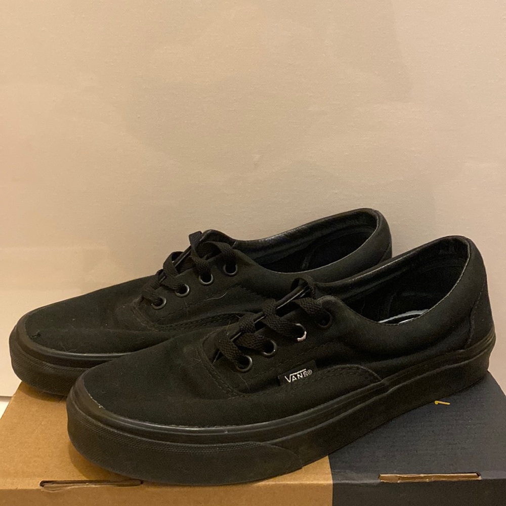 Vans Black Men’s size 6 Women’s Size 7.5